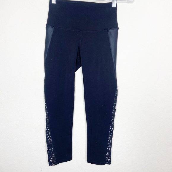 Alo Patina Black Laser Cut Cropped Leggings Sz XS - Picture 2 of 9